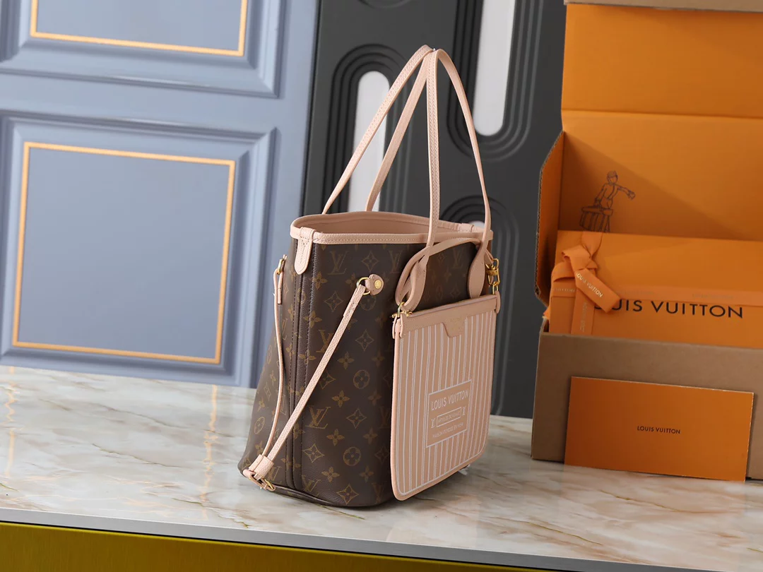 Genuine leather Big:12.2″x11.0″x5.5″ Small:9.8″x6.3″x3.9″ Woman’s Handbag with a small pocket BB-921946