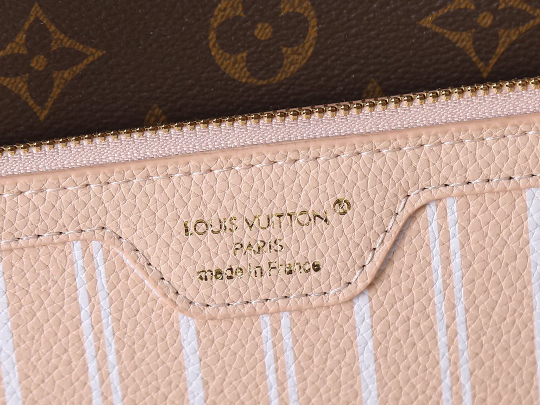 Genuine leather Big:12.2″x11.0″x5.5″ Small:9.8″x6.3″x3.9″ Woman’s Handbag with a small pocket BB-921946