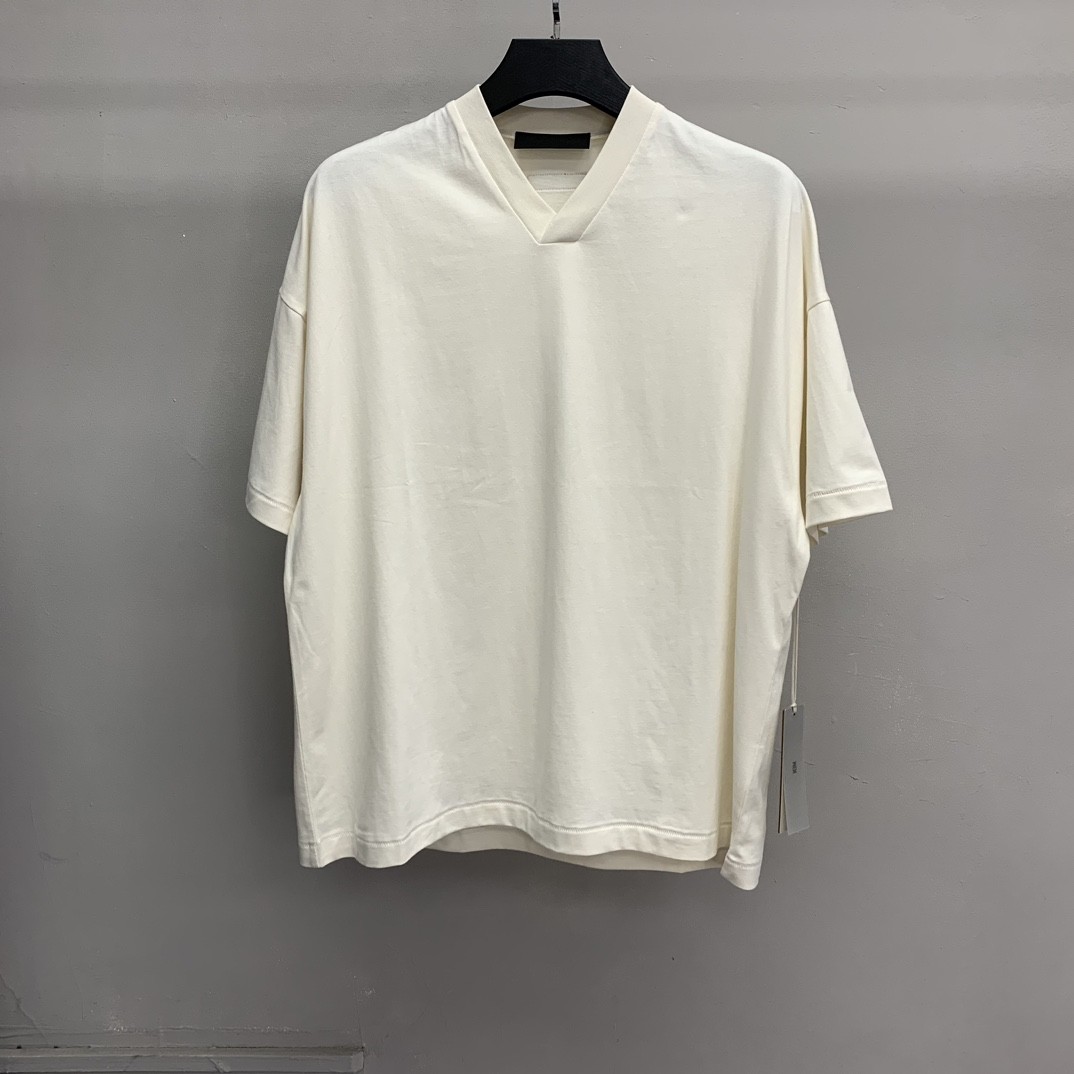 BLCG Cloud Series v-neck T-shirt