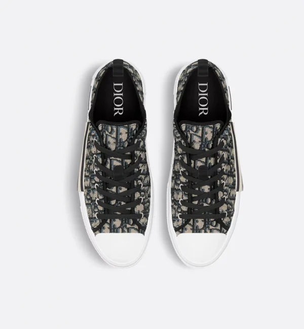 DR B23 League Low-Top Sneaker