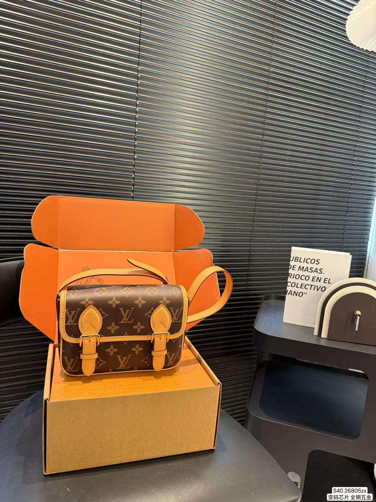LV SATCHEL M26805 15*6*19.5CM