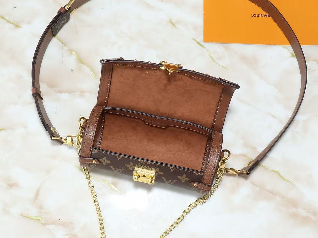 Woman’s Handbag with straps 7.5″x3.5″x3.5″ BB-9180001000732