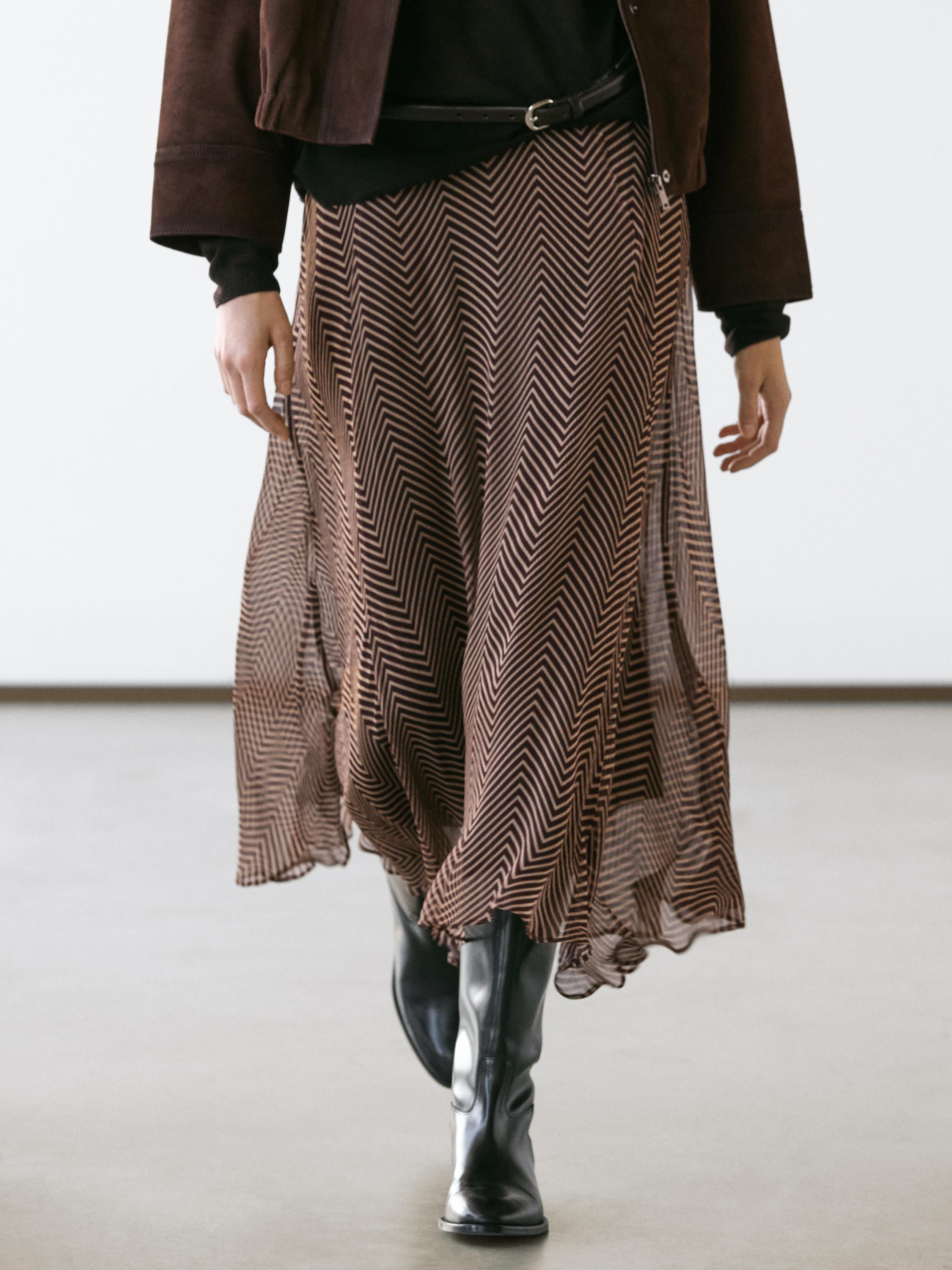Falda midi vuelo estampado geométrico