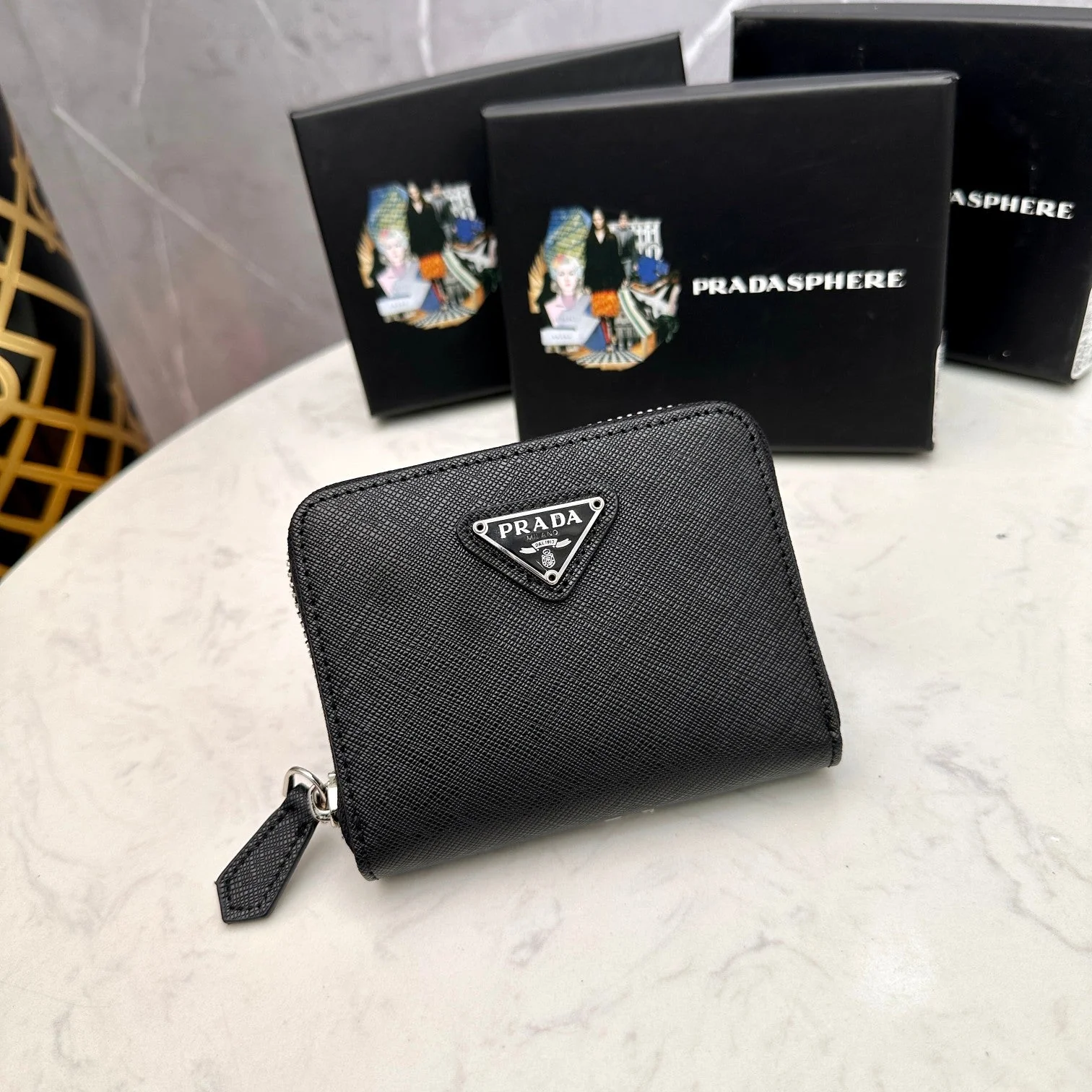 [Prada] Small zip wallet with iconic triangular plate - New spring collection