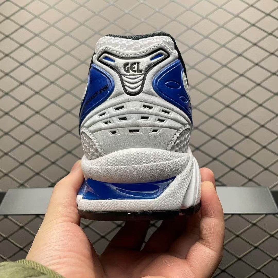 ASS Sneakers