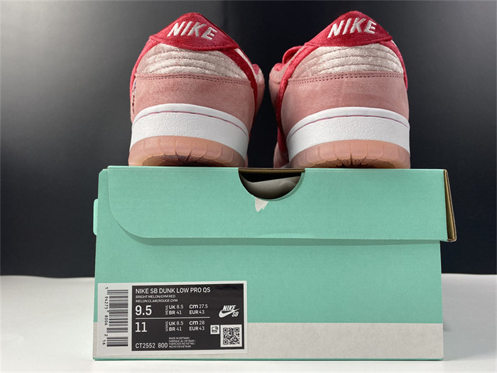 NK SB Dunk Low StrangeLove Skateboards CT2552-800