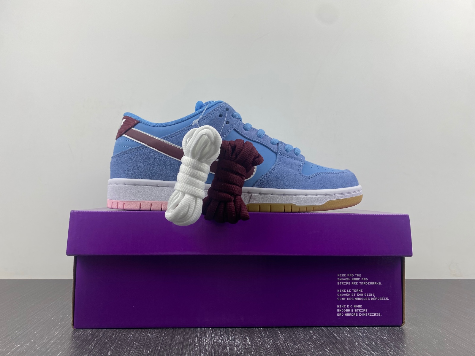 NK SB Dunk Low Philadelphia Phillies DQ4040-400