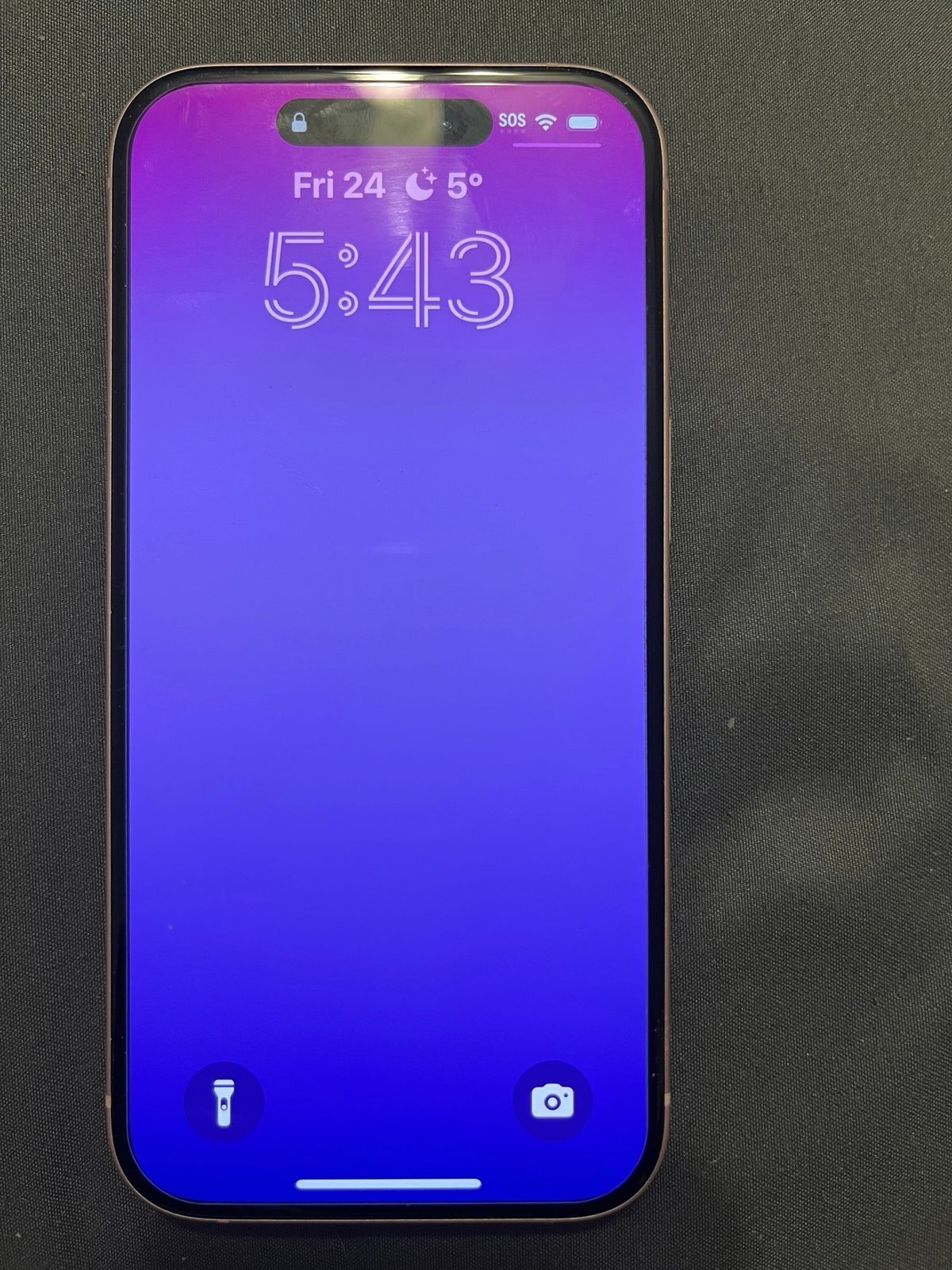 Iphone 15 pink 8M26