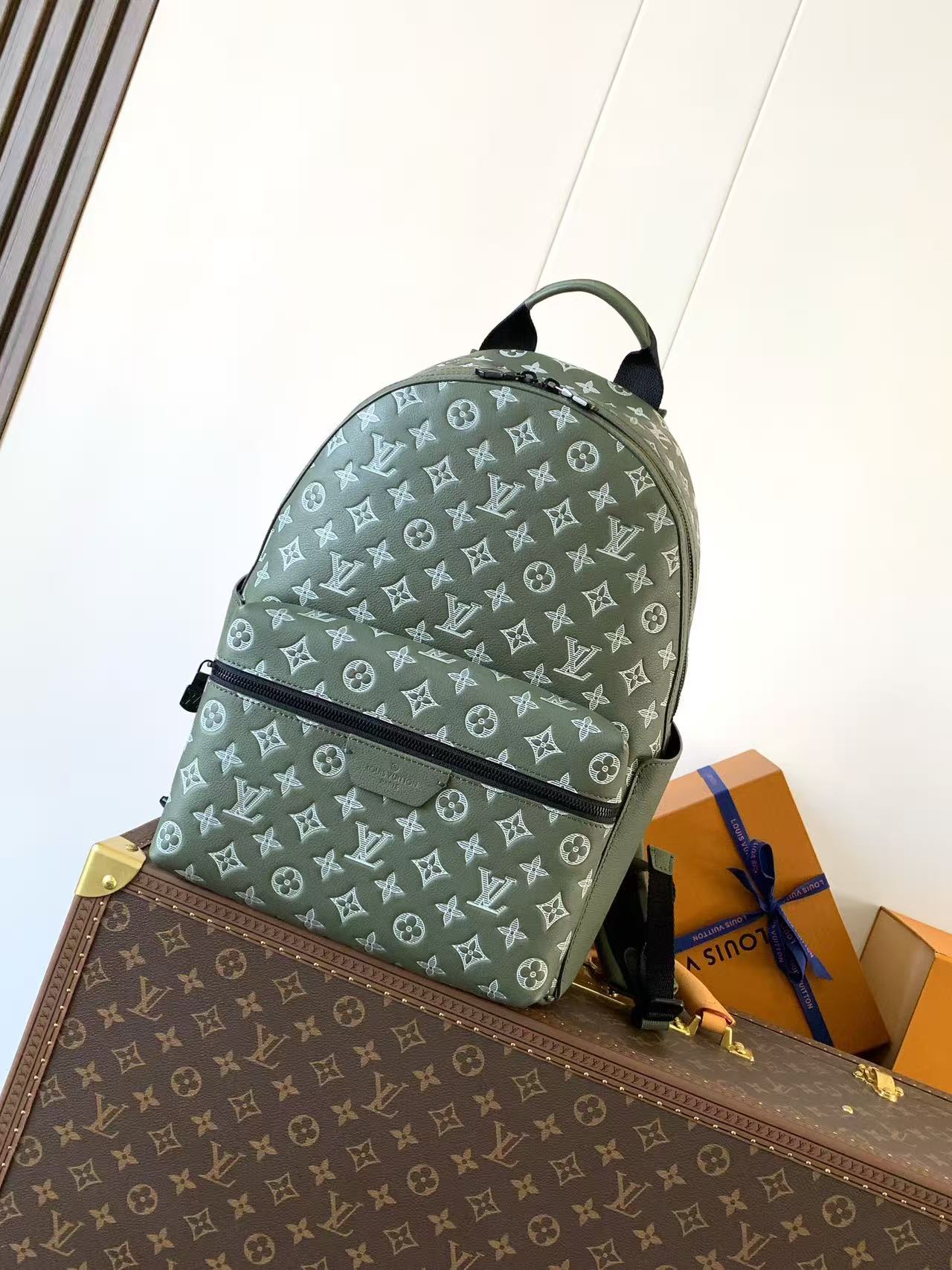LV DISCOVERY Backpack 29*38*20CM（Multiple colors）