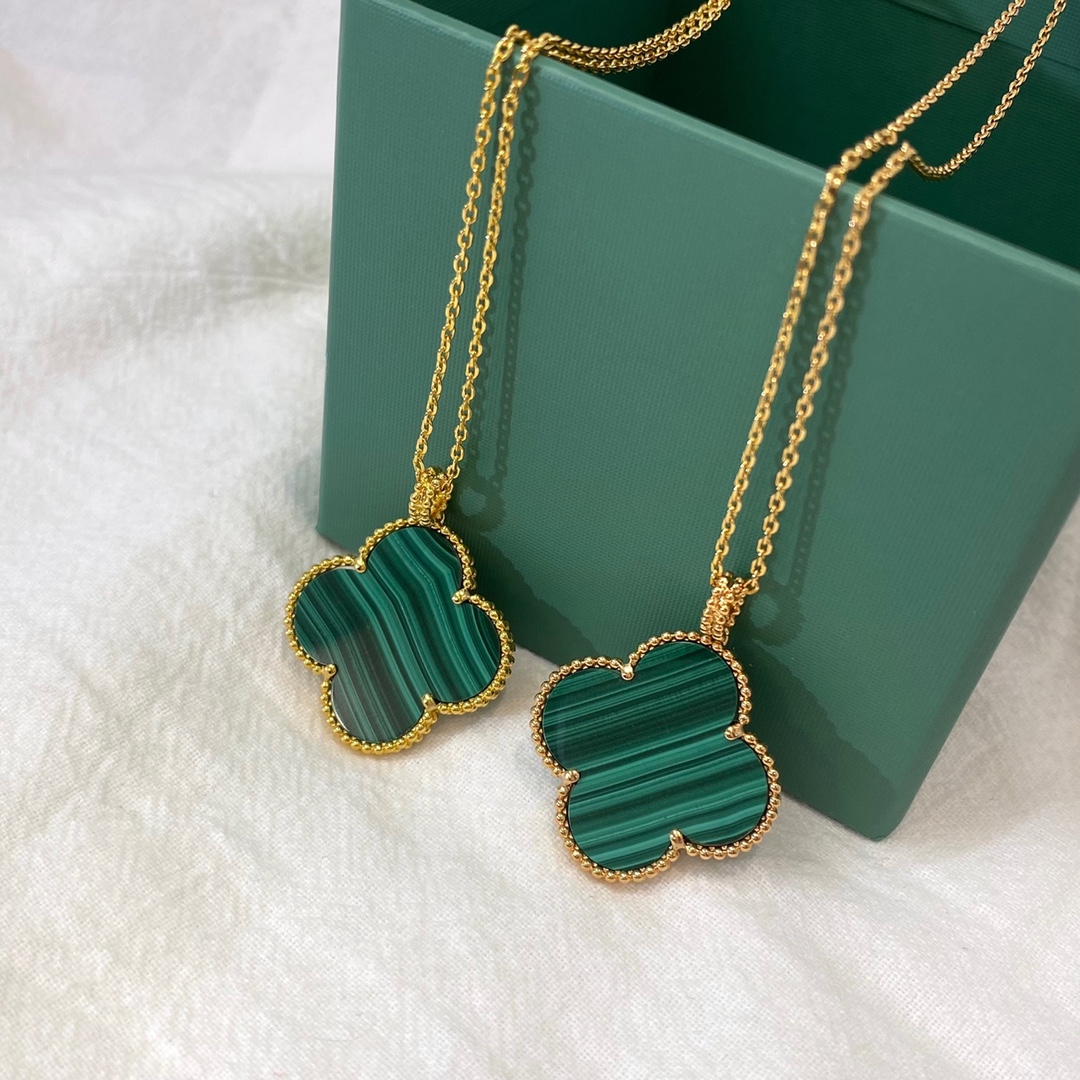VCA Necklaces Gold Green