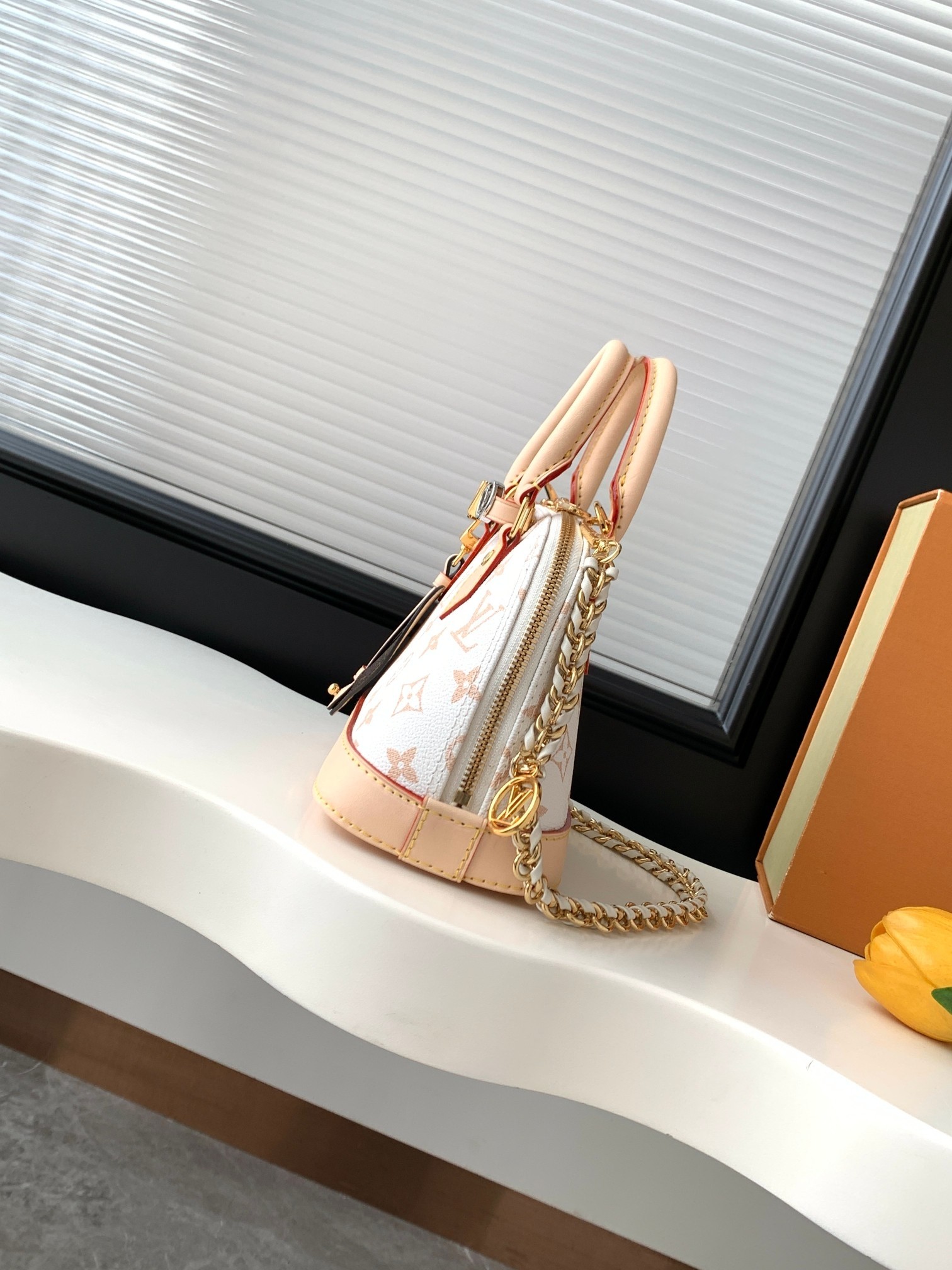 LV Alma Mini M14339 Size:18x12x8cm