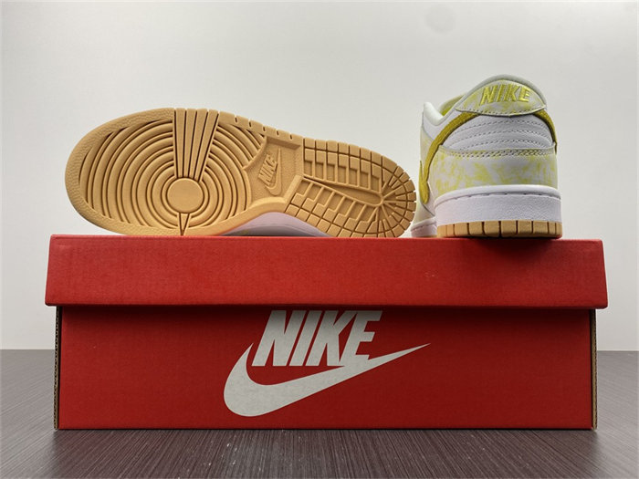NK Dunk Low Yellow Strike DM9467-700