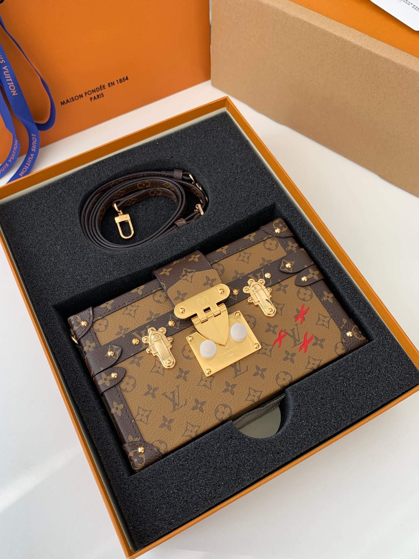 LV PETITE MALLE  M44154  size： 19*12*5cm