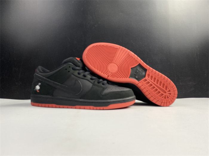 NK SB Dunk Low Black Pigeon  883232-008