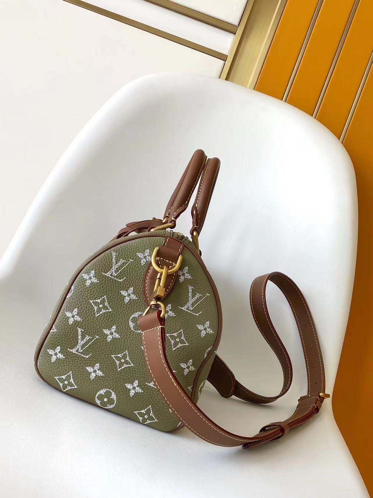 LV M15241  Bandouliere 2025 25*15*15CM