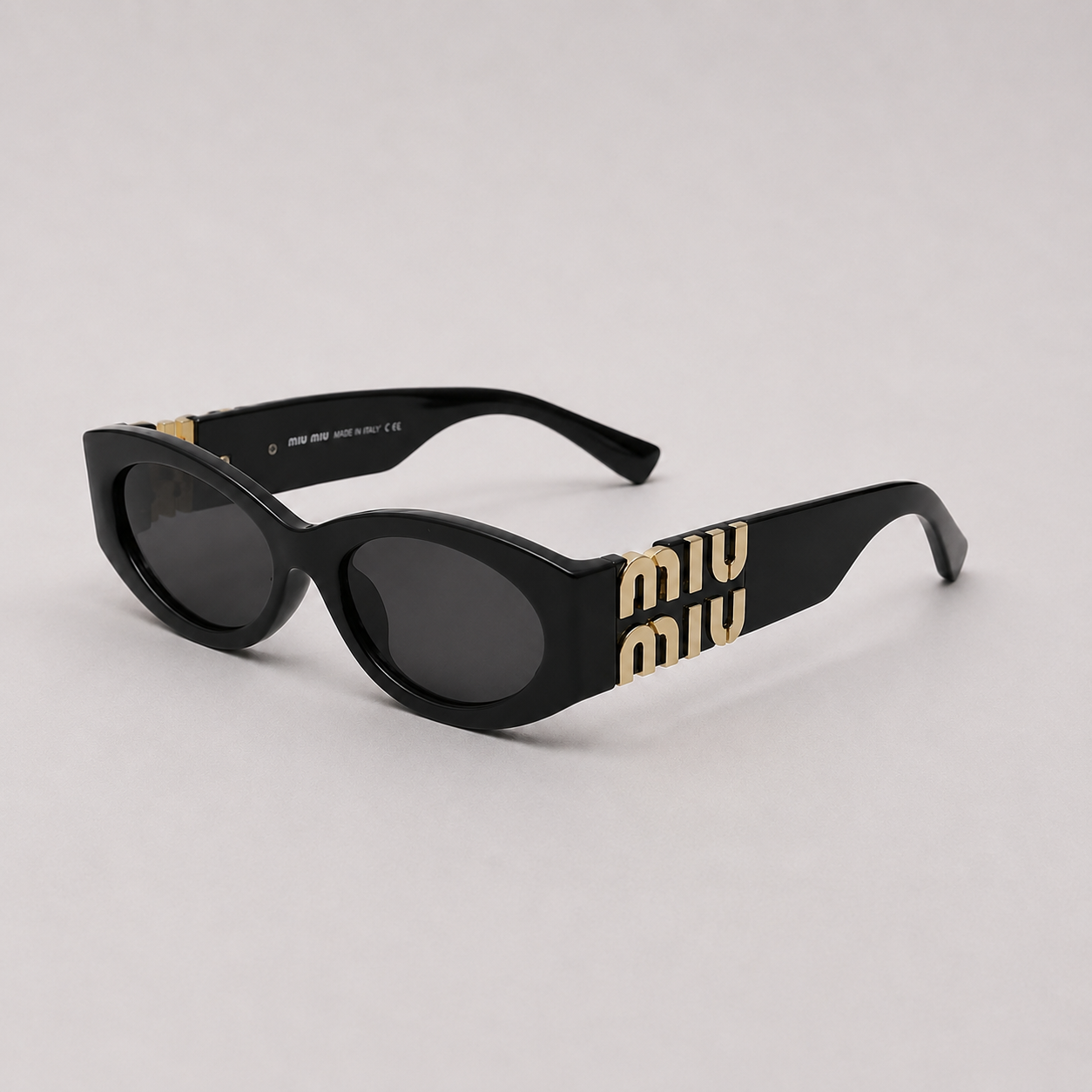 G19：Miu Miu Logo Sunglasses