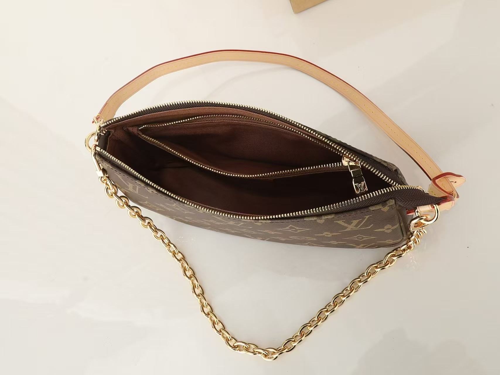 Q15：Louis Vuitton Multi Pochette Accessoires(Without box and chain)