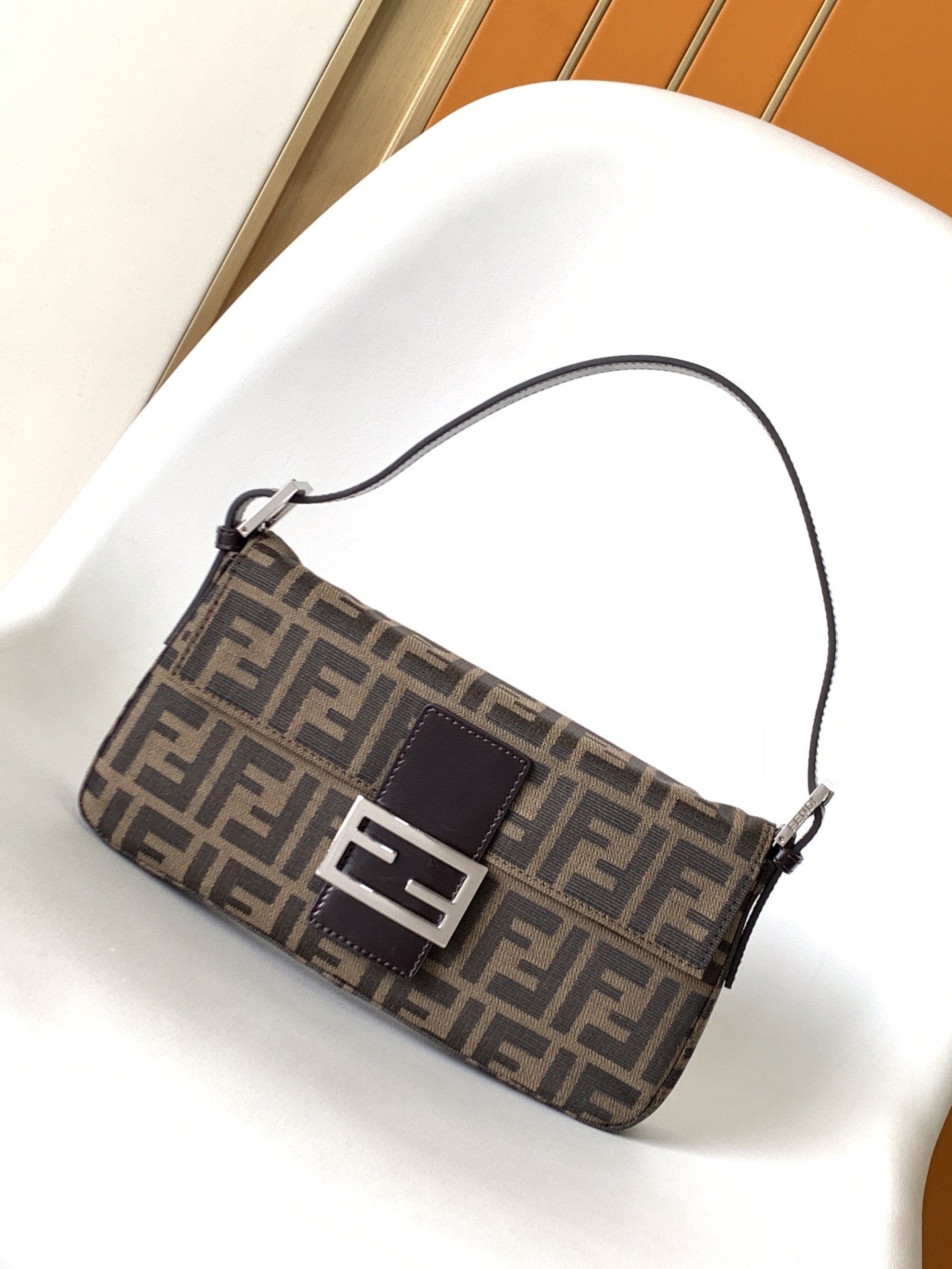 FD Baguette Size:26x4x14cm