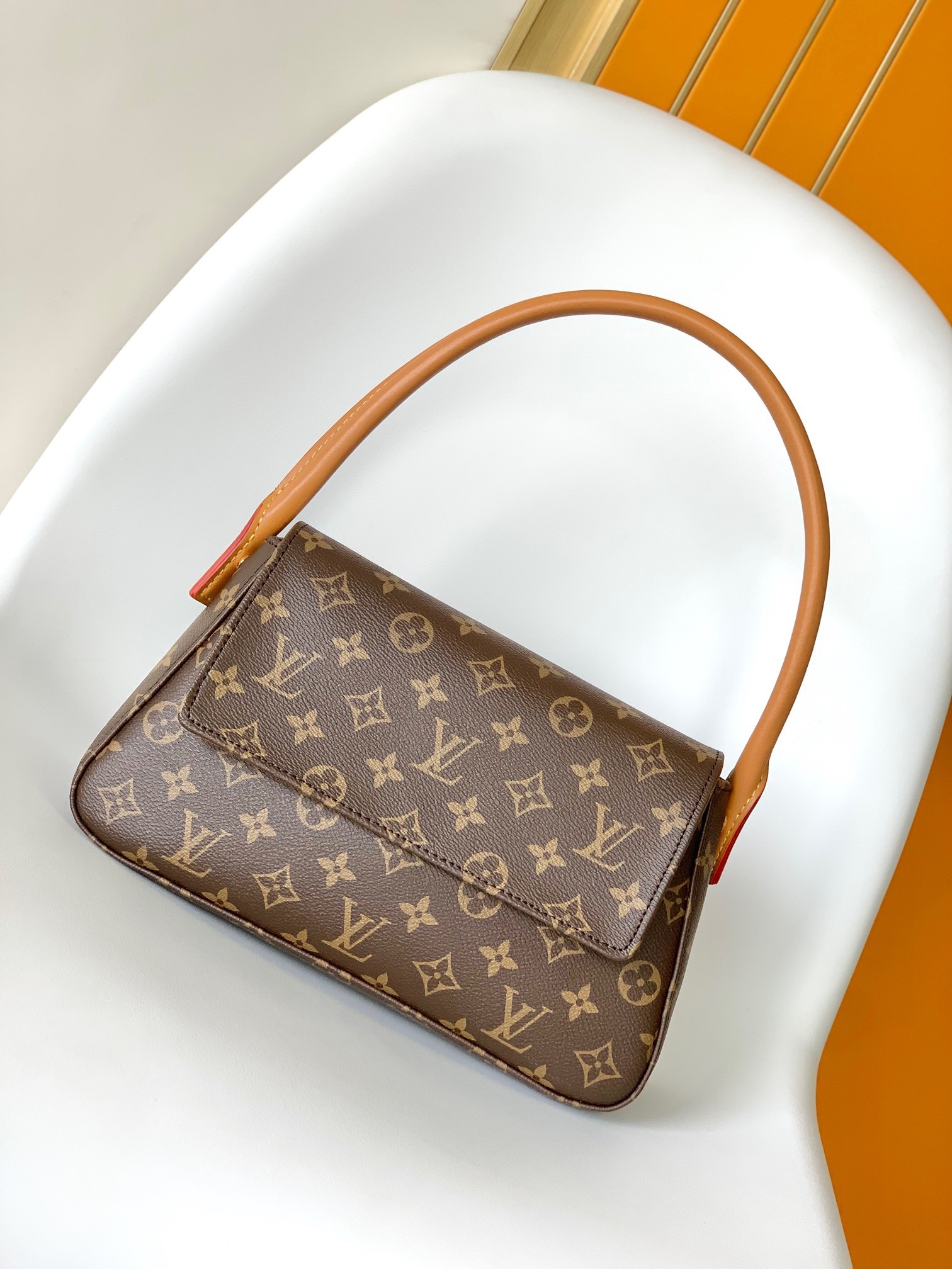 LV Looping Underarm bag M51147 Size：24x21x9cm
