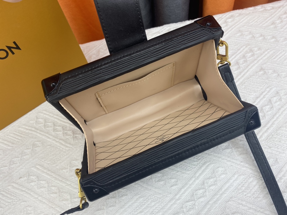 3 colors Woman’s Handbag with straps 7.9″x4.9″x2.0″ BB-918000470