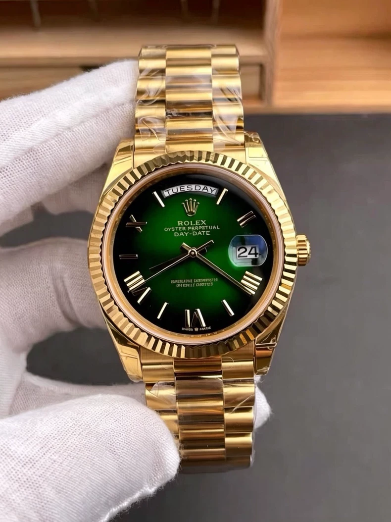 Rolex Oyster Perpetual Day‑Date 40 mm, 18 ct yellow gold, green ombré dial, President bracelet, Ref.2282R‑0069