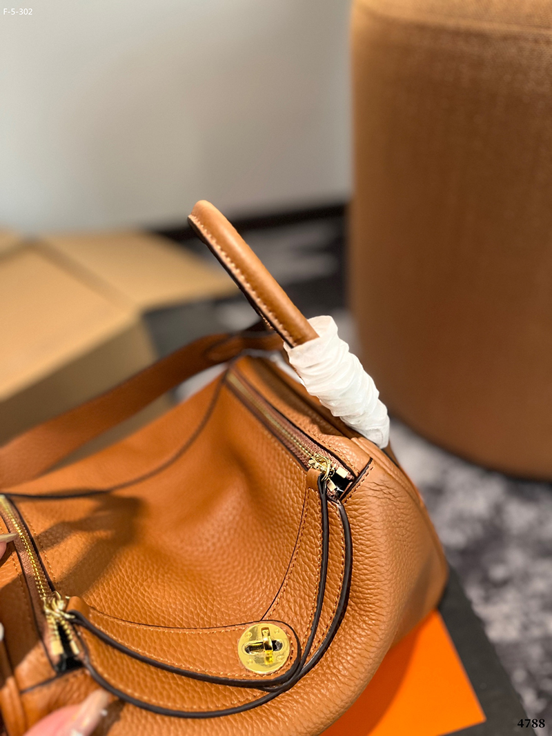 Big:10.2″x6.3″ Small:7.1″x5.1″ leather Woman’s Handbag BB-921048