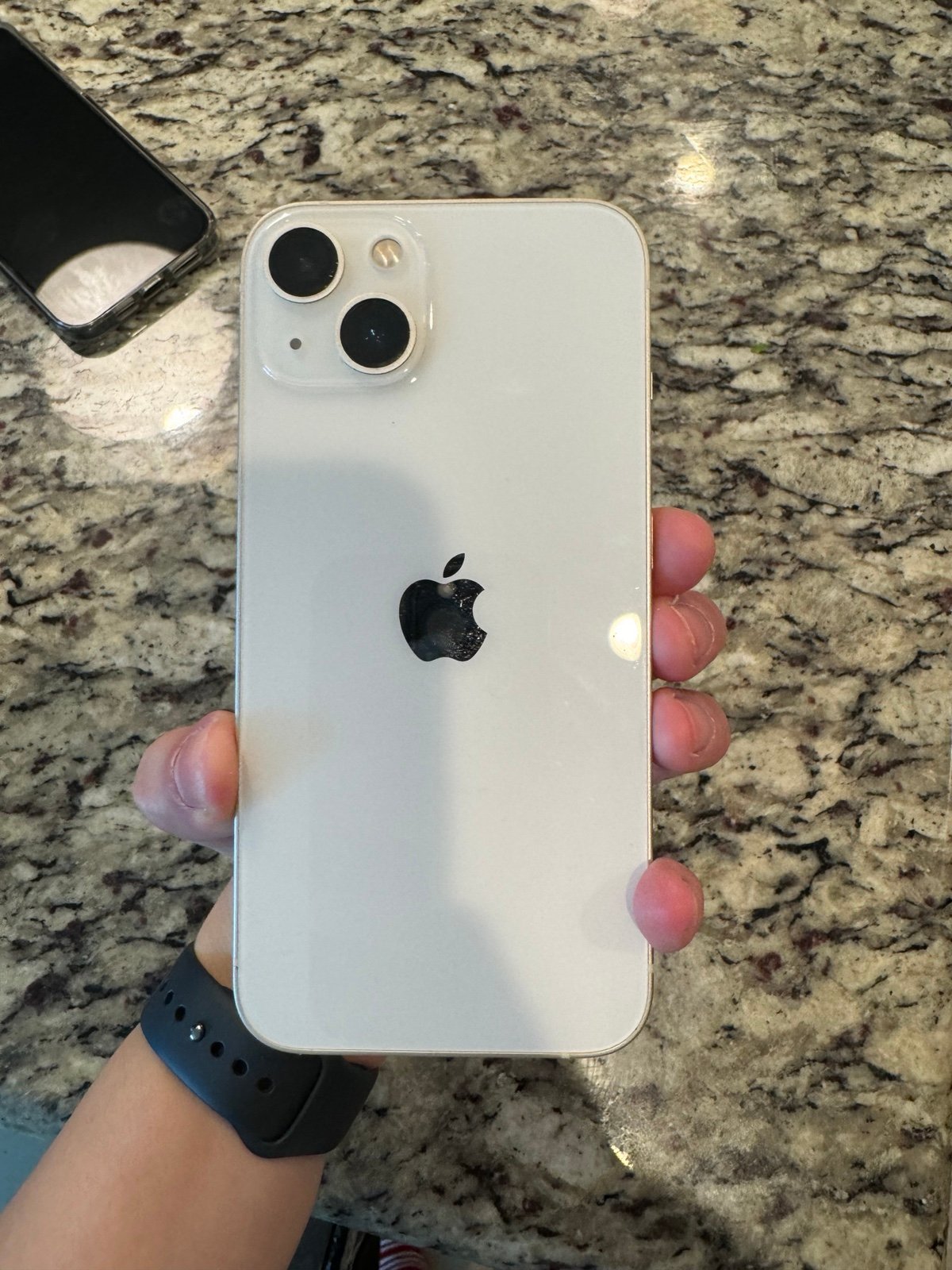 iPhone 13 9N86