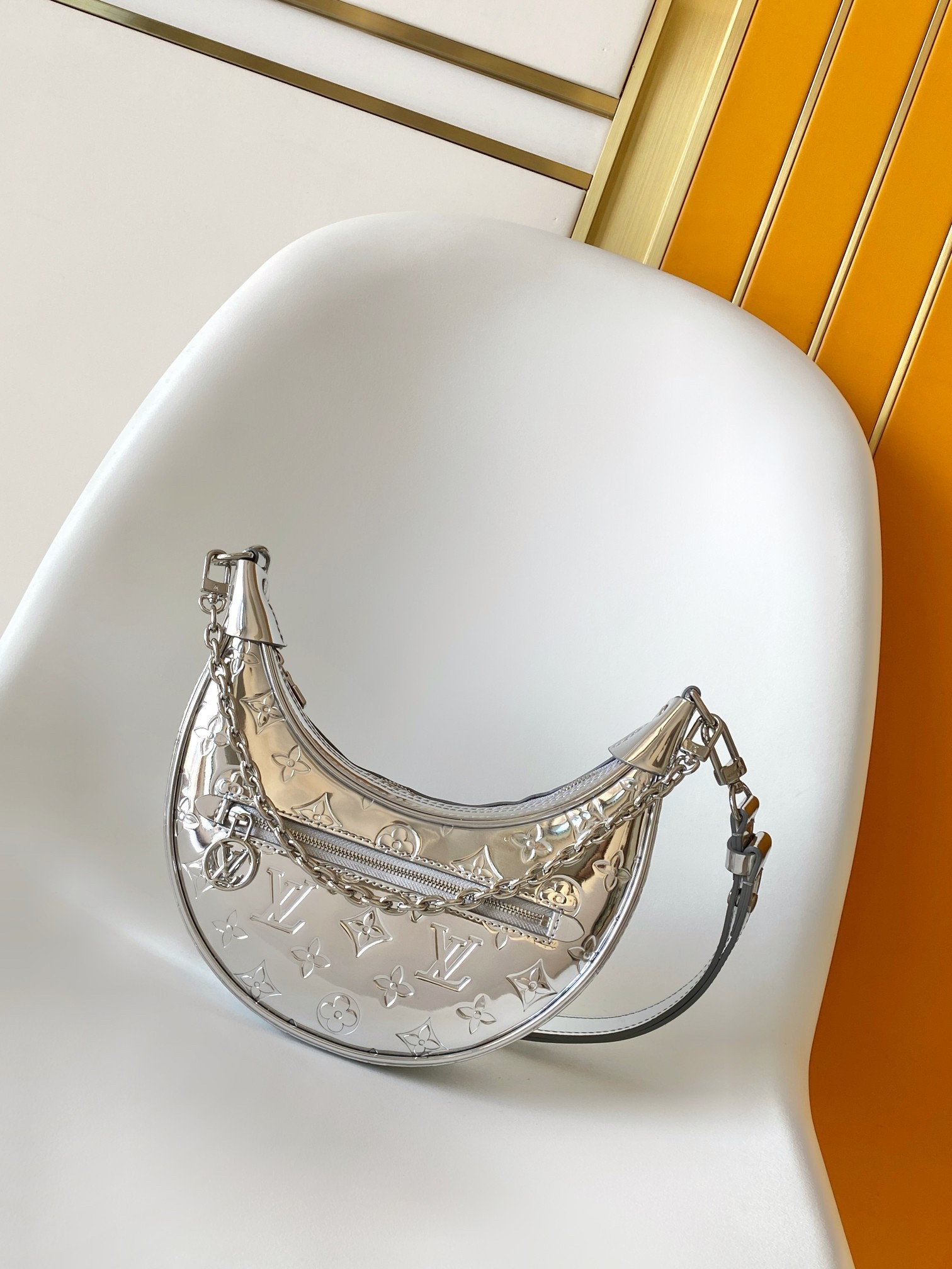 LV LOOP M11833 Size：13x6x23cm