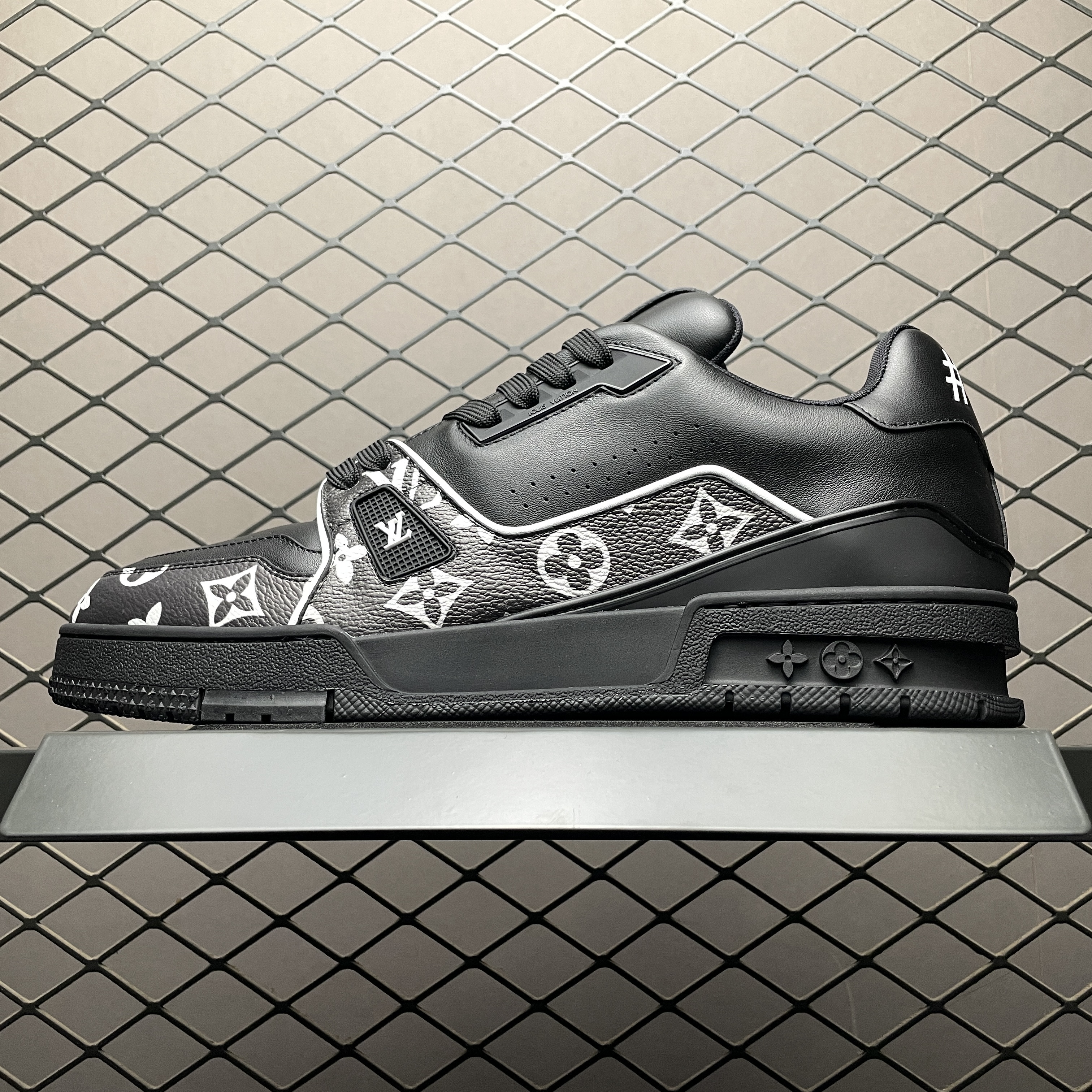 LV TRAINER