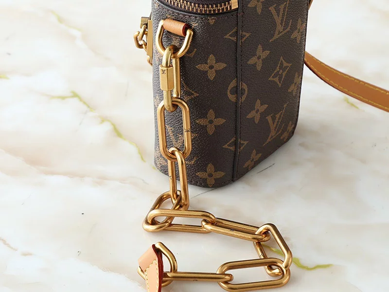 Fashion 4.1″x6.7″x2.0″ Genuine Leather Handbag with Chains straps BB-9211031