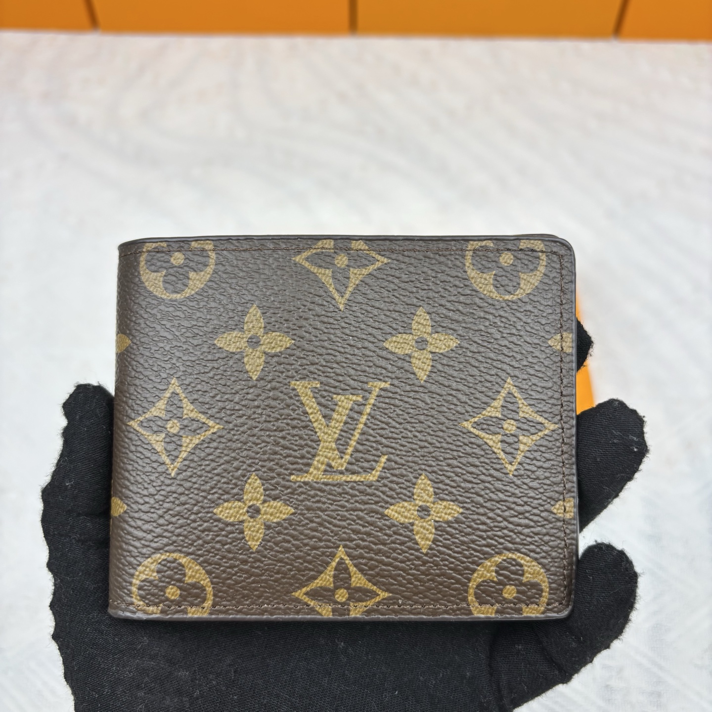 Q02：Louis Vuitton Multiple Wallet in Monogram Eclipse Canvas