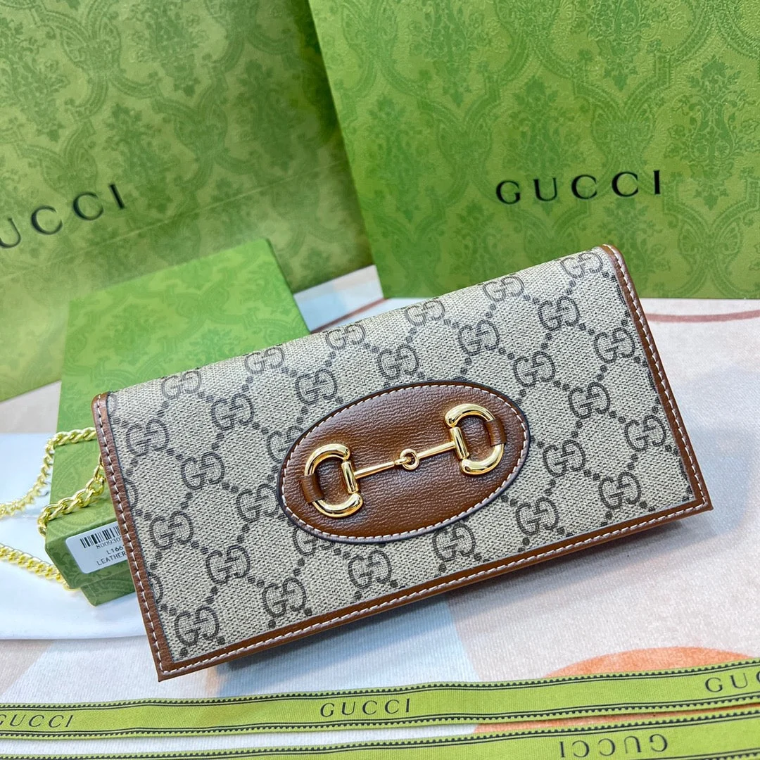 [Gucci] Limited edition color now available! A luxury leather wallet with an ultra-thin design.