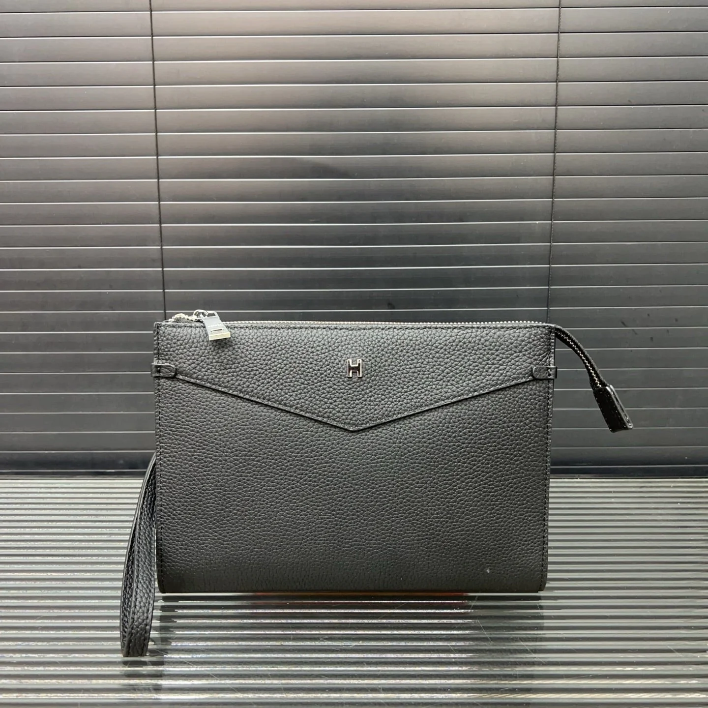 [Hermes] Simple and elegant black leather clutch, perfect for the discerning gentleman.