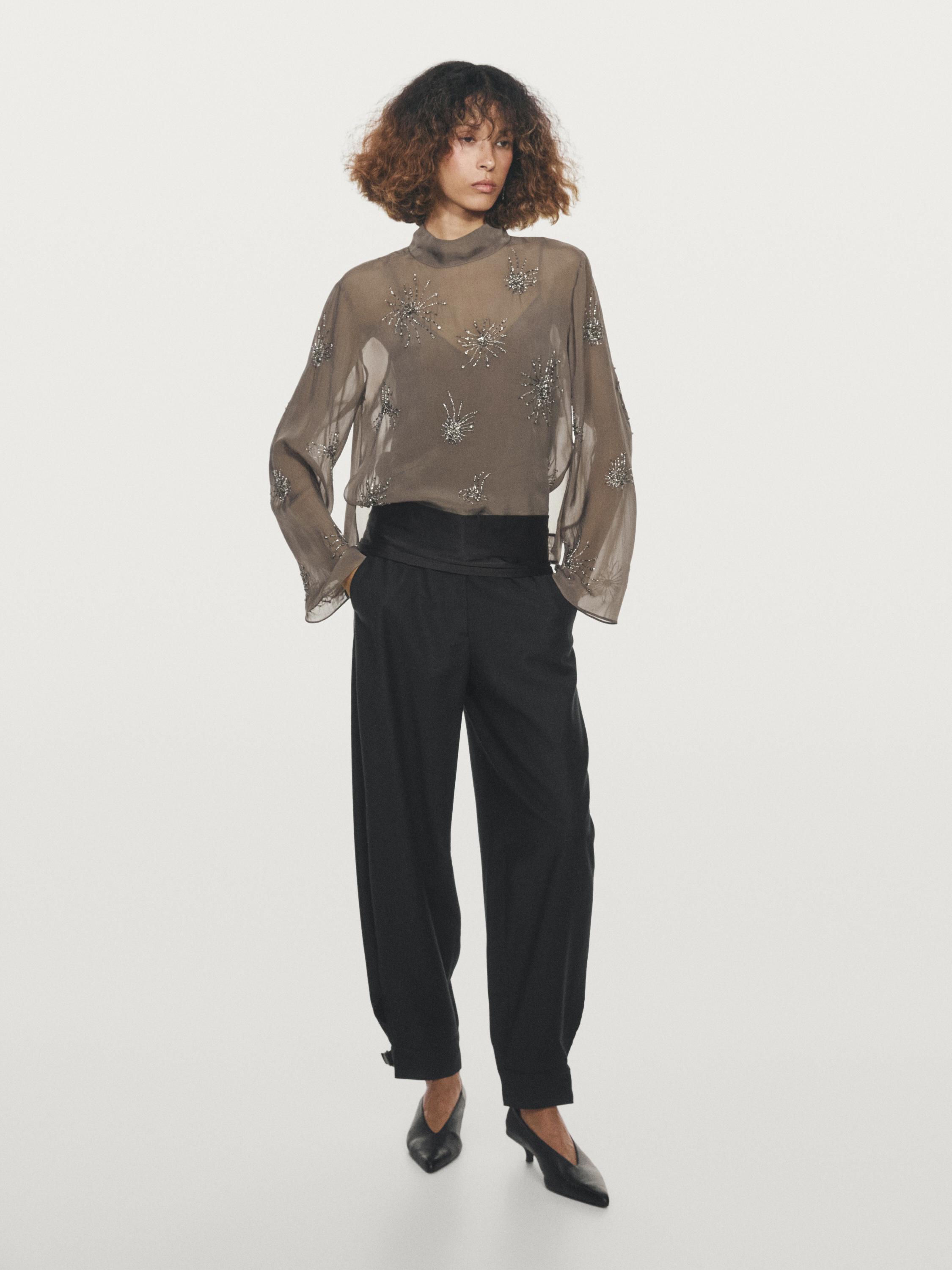 Blusa bordada semitransparente