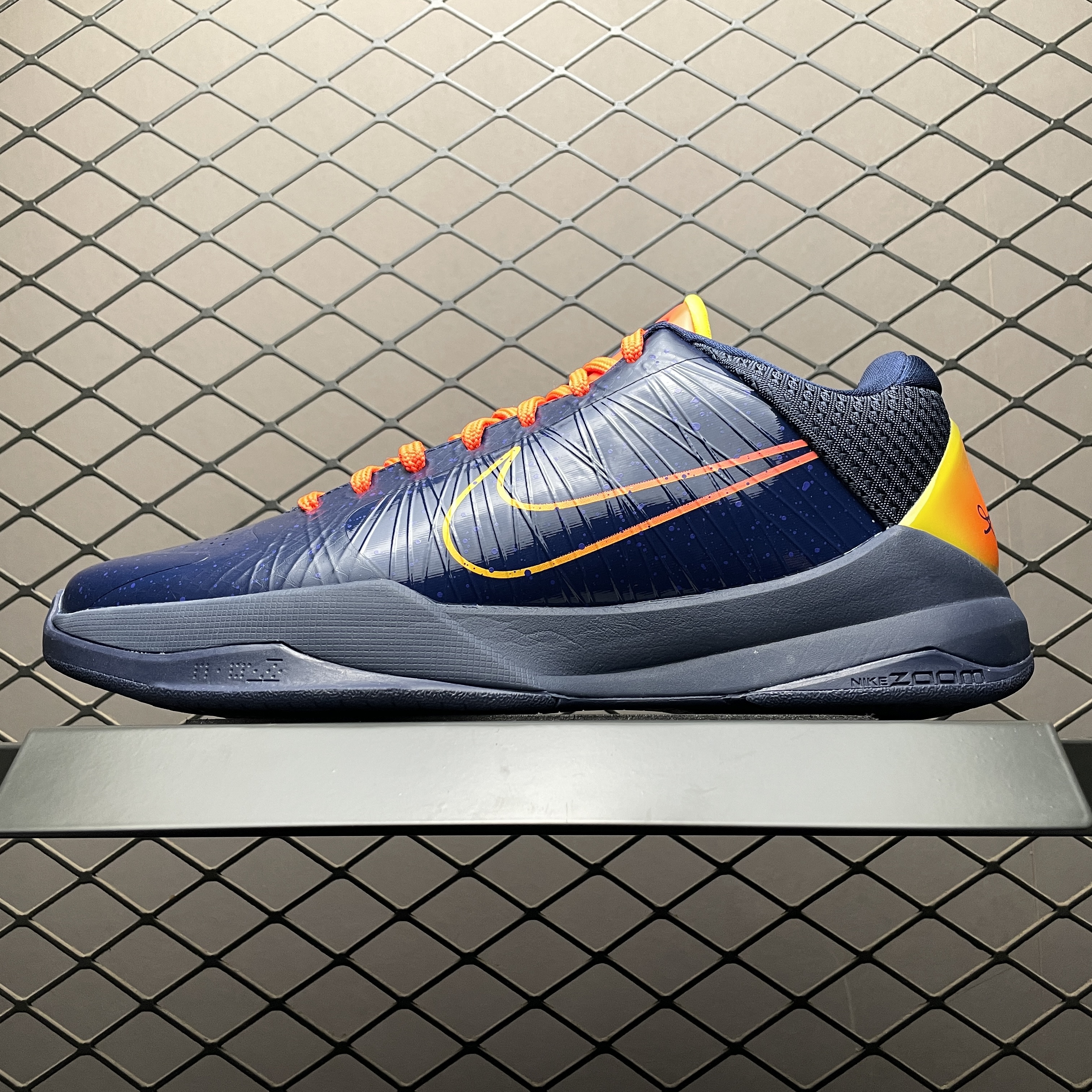 NK Kobe 5 IM3207-400