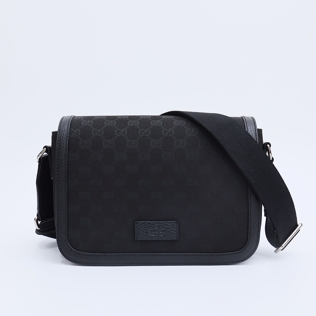 GUC Shoulder bag 28x20x9cm