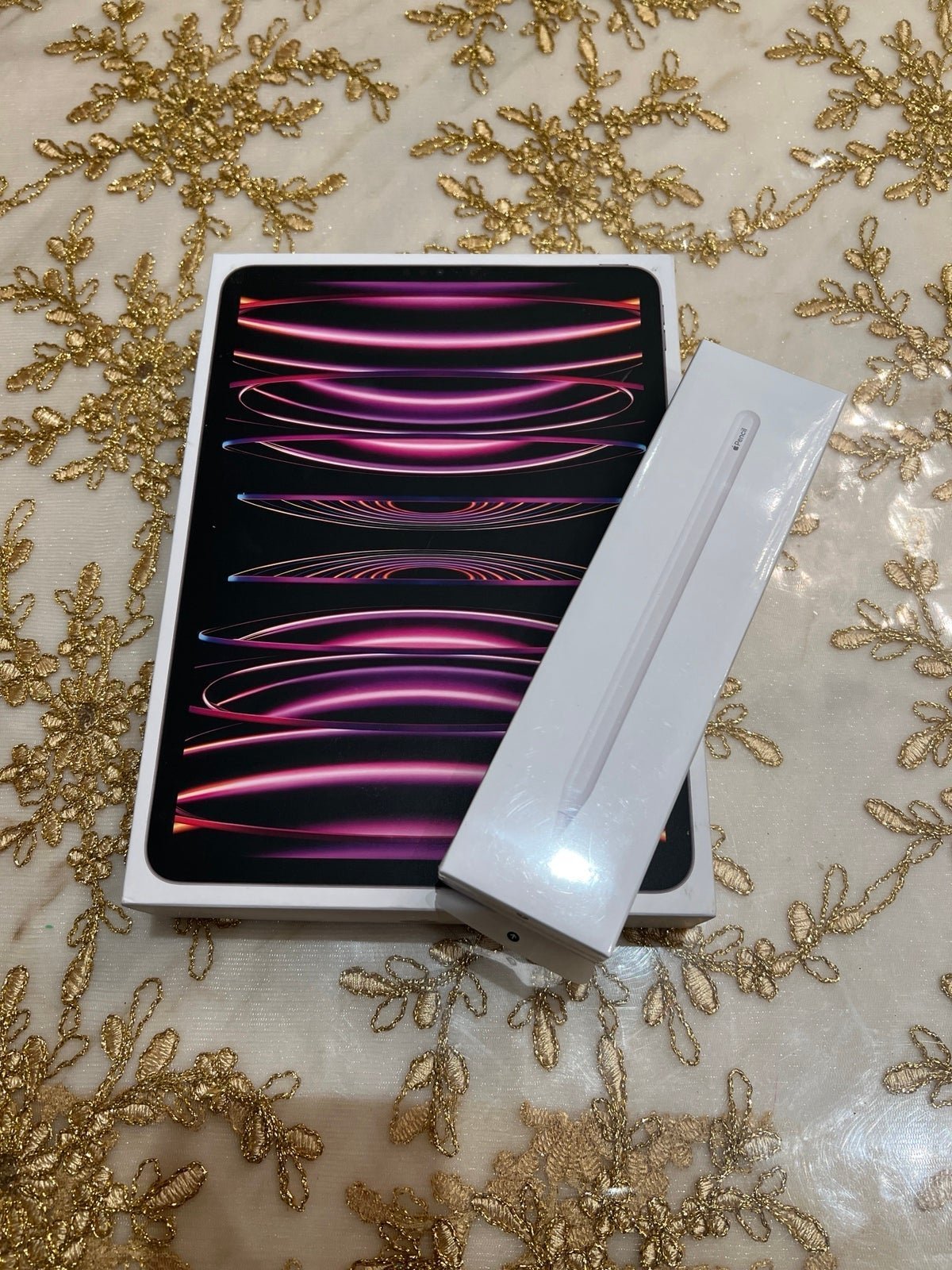Brand New Apple ipad pro 11 inch 4th gen 256gb WiFi with Apple Pencil 2nd gen 3B78