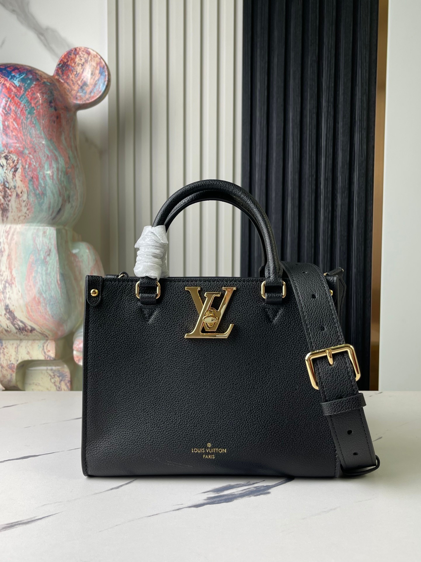 LV Handbag M22311 24.5x19x10.5cm