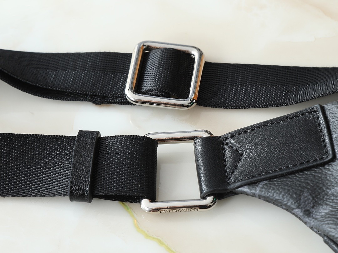 LV DISCOVERY Pockets M25924 44x15x9cm