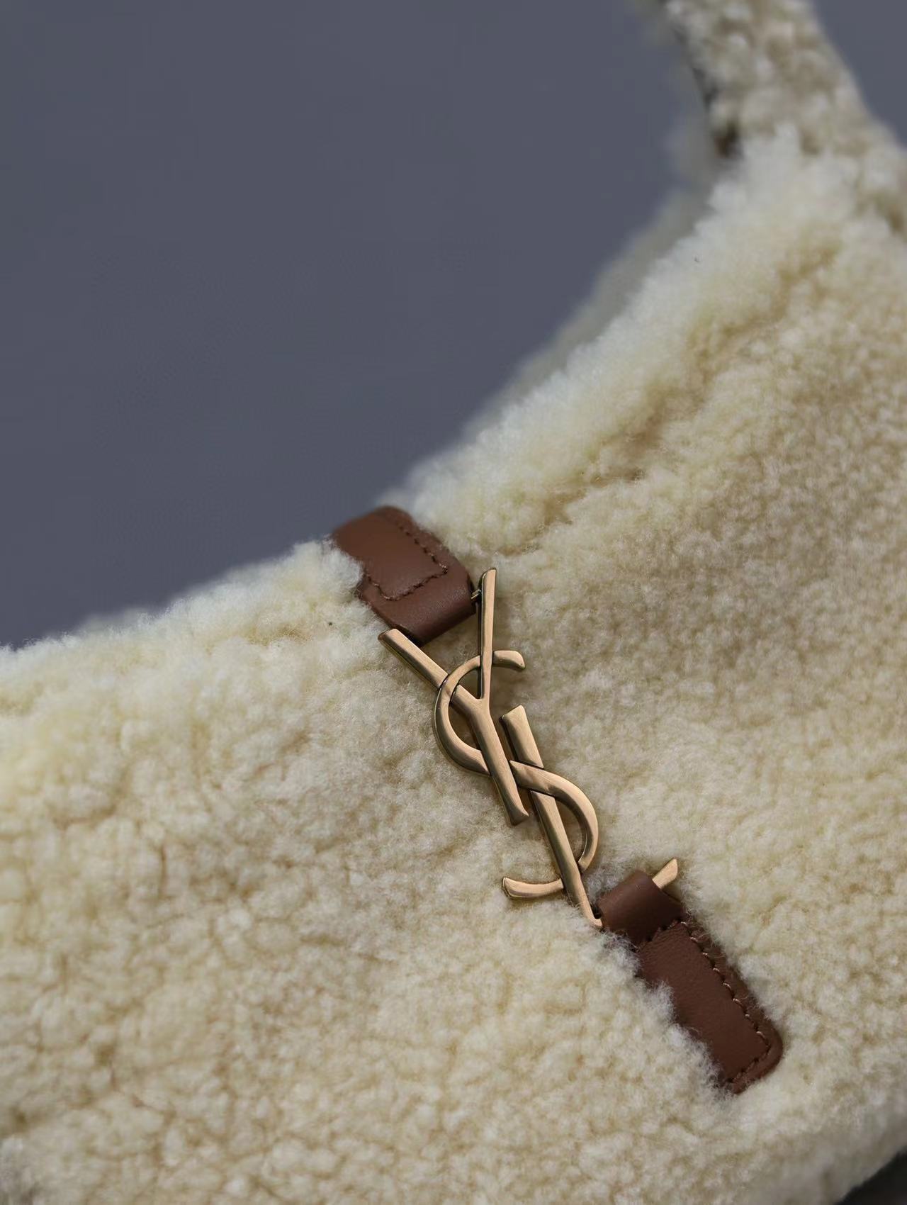 7.5″x4.5″x1.8″ Cashmere Handbag BB-921169