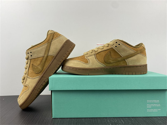 NK SB Dunk Low Wheat 883232-700