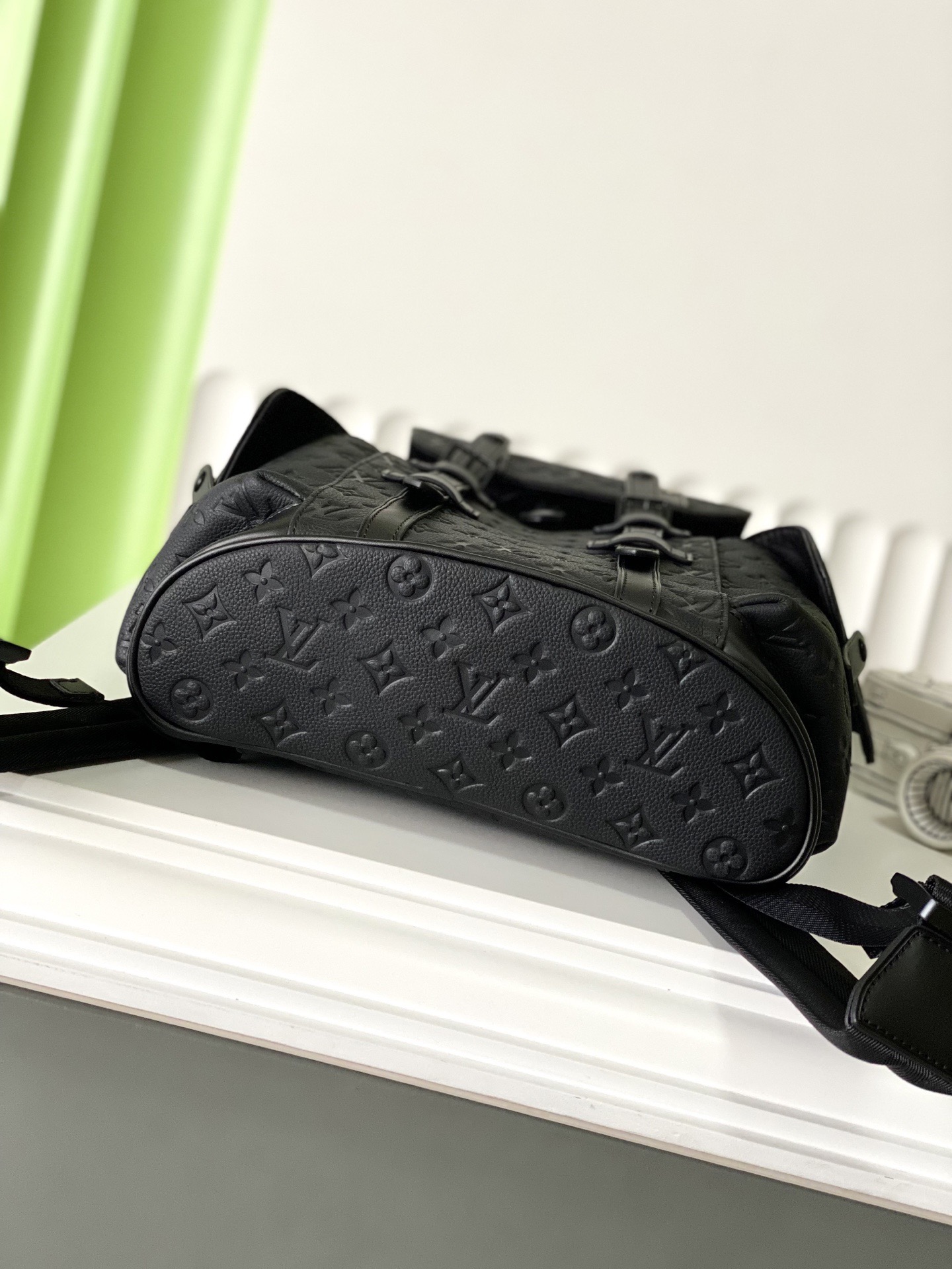 LV M55699 Chrisyopher 41*48*13cm