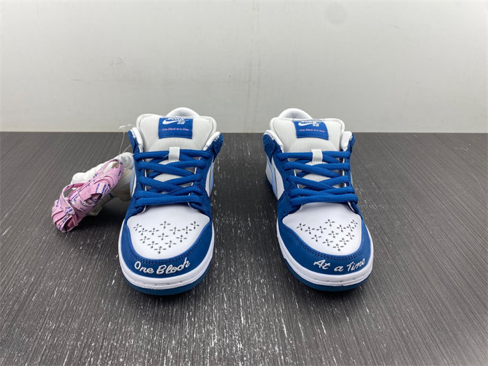 NK SB Dunk Low Born x Raised One Block At A Time FN7819-400