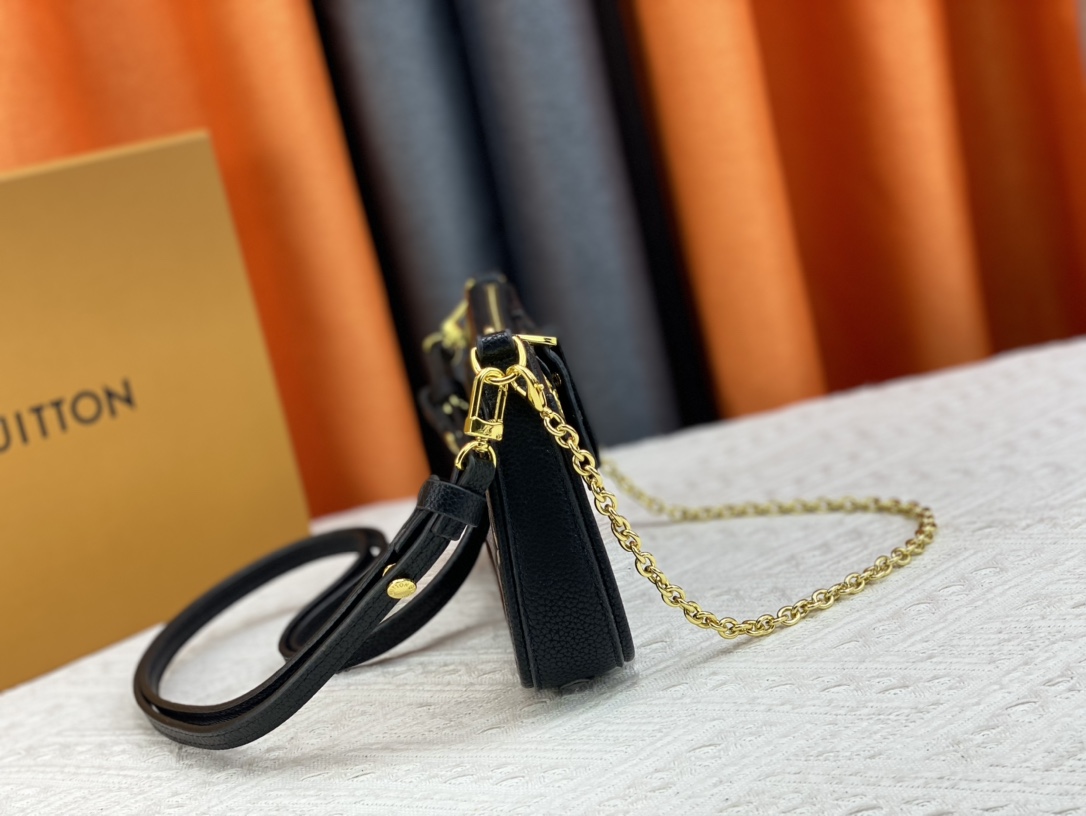 Woman’s handbag with straps 7.5″x4.5″x1.2″ BB-9180001000695