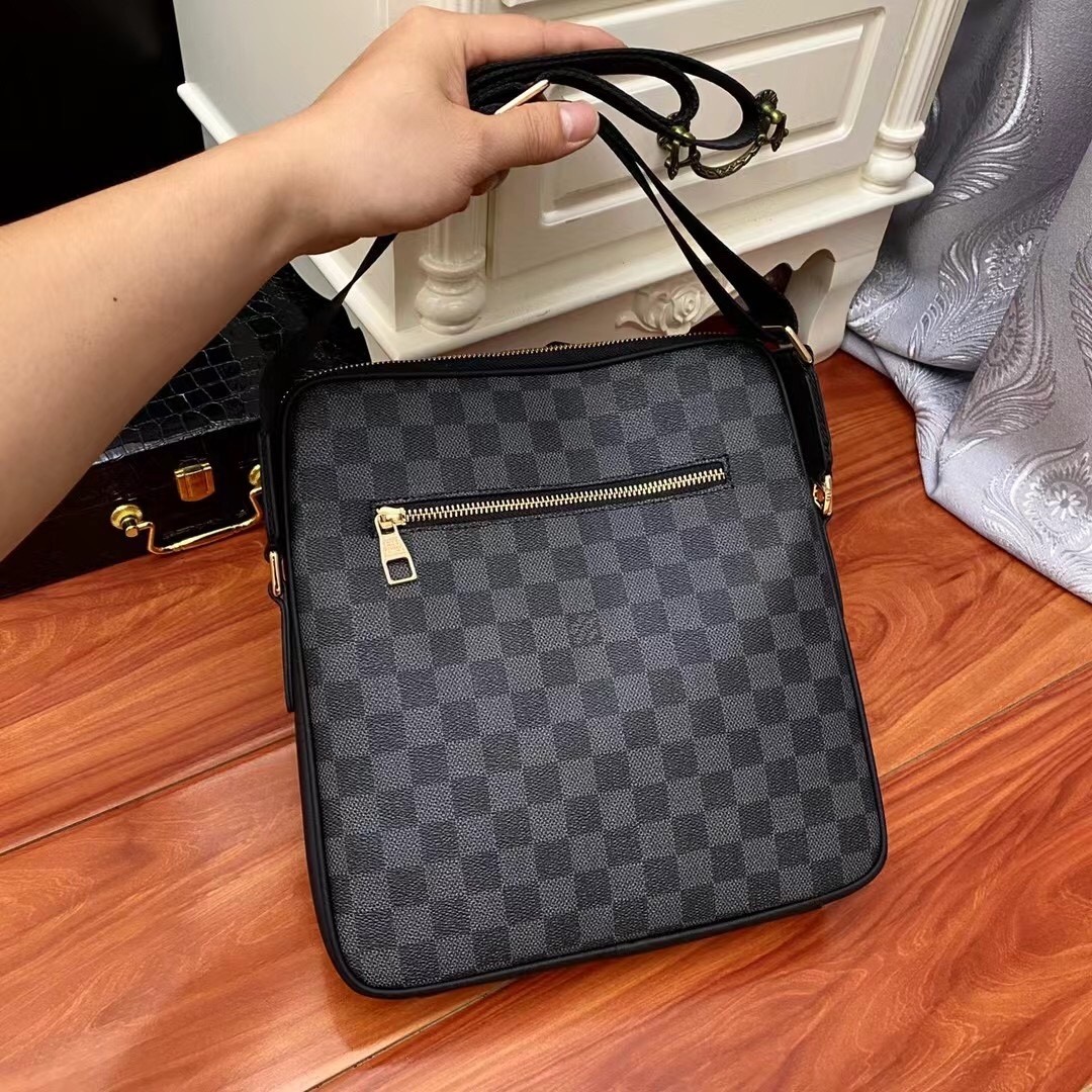 LV Pochette Voyage 27x26x5cm