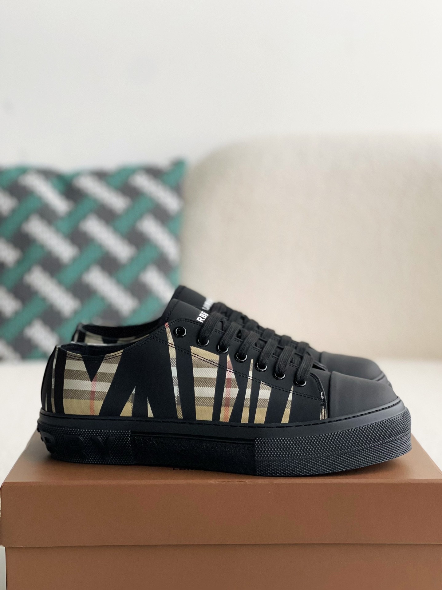 BBR Low cut casual sports shoes