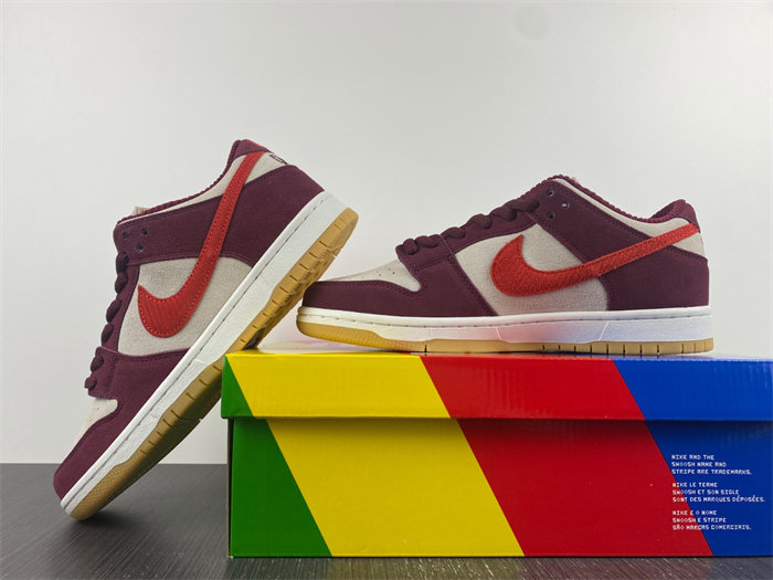 NK SB Dunk Low Skate Like a Girl  DX4589-600