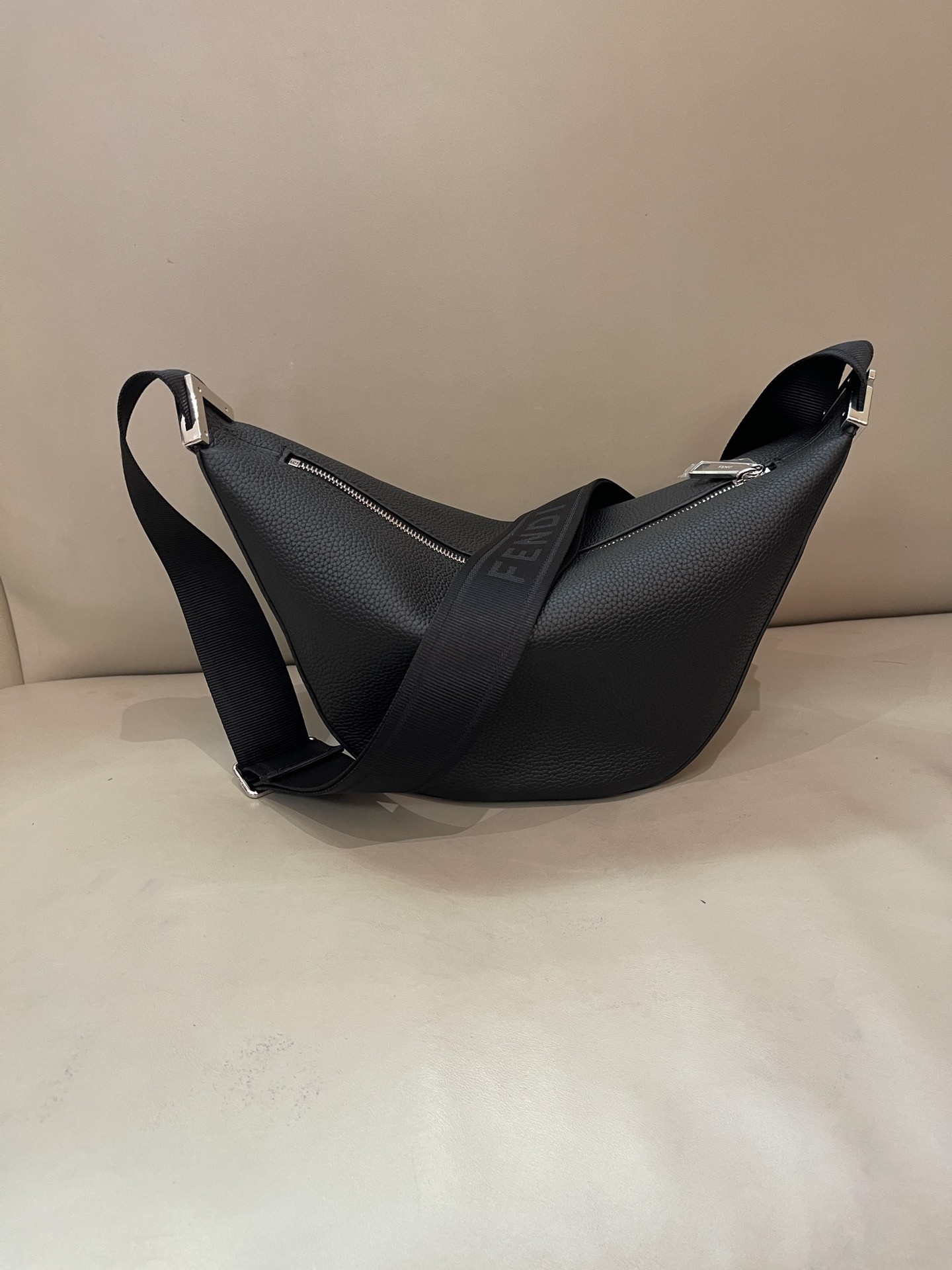 FD Messenger Bags Size:33x18x10cm