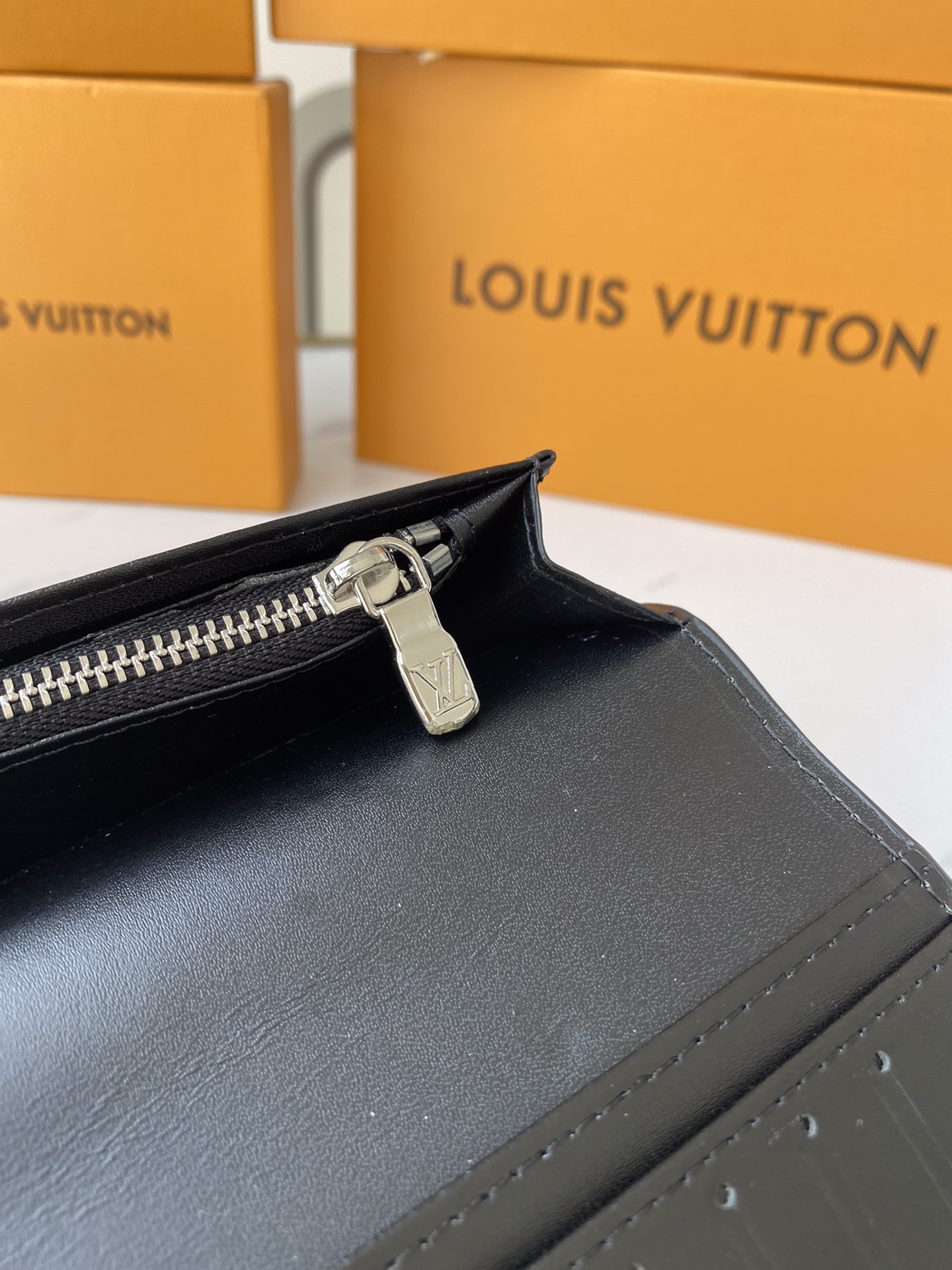 Long wallet 3.9″x7.5″x0.8″ BB-918000284