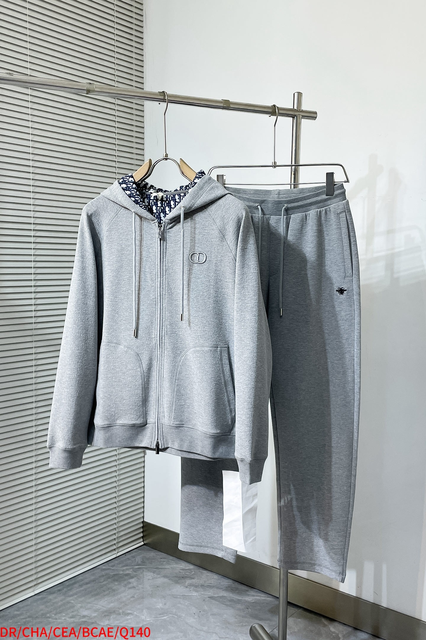 DR Long-sleeved two-piece suit